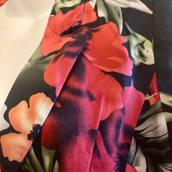 Floral Blazer with Red and Green Accents - Picture 4 of 5